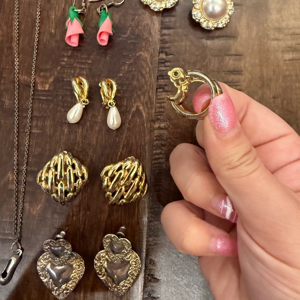 Vintage Costume Jewelry Mixed Lot Clip On Earrings Chokers Feminine - Picture 7 of 12